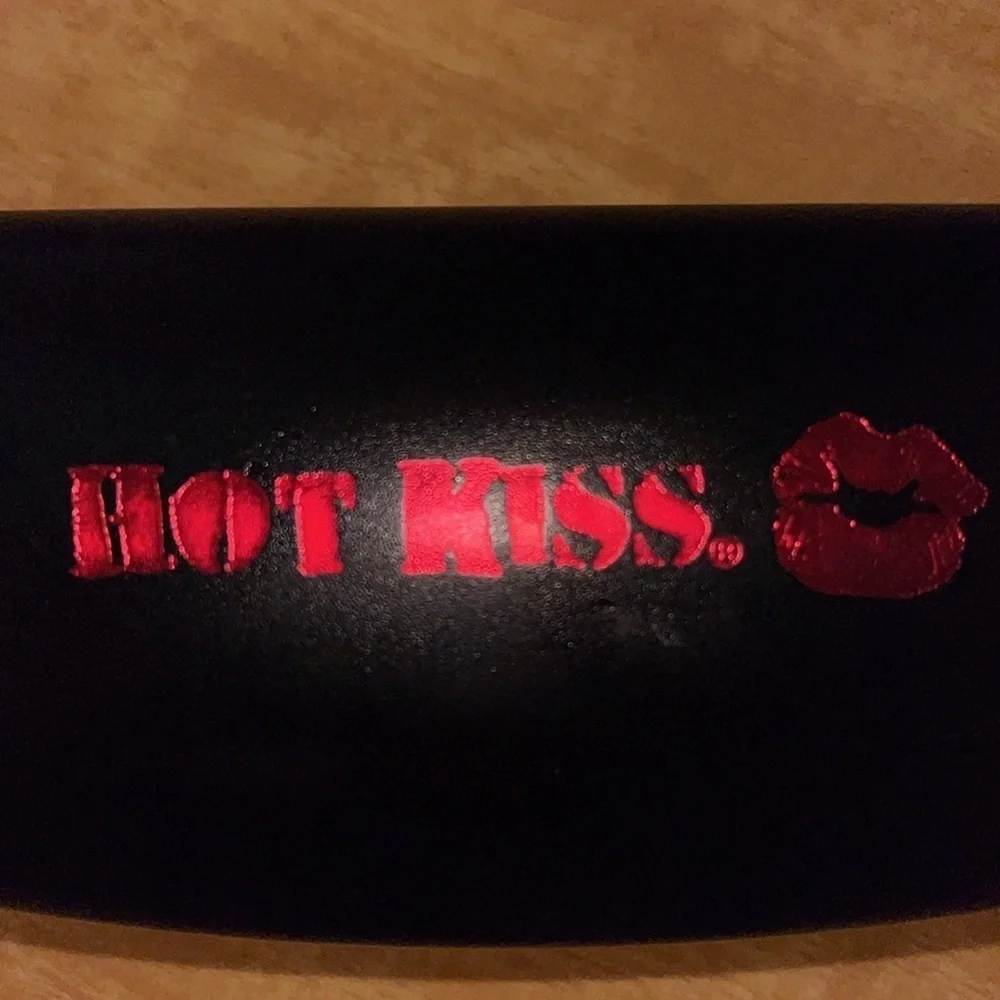 Hot 💋 Kiss eye wear case